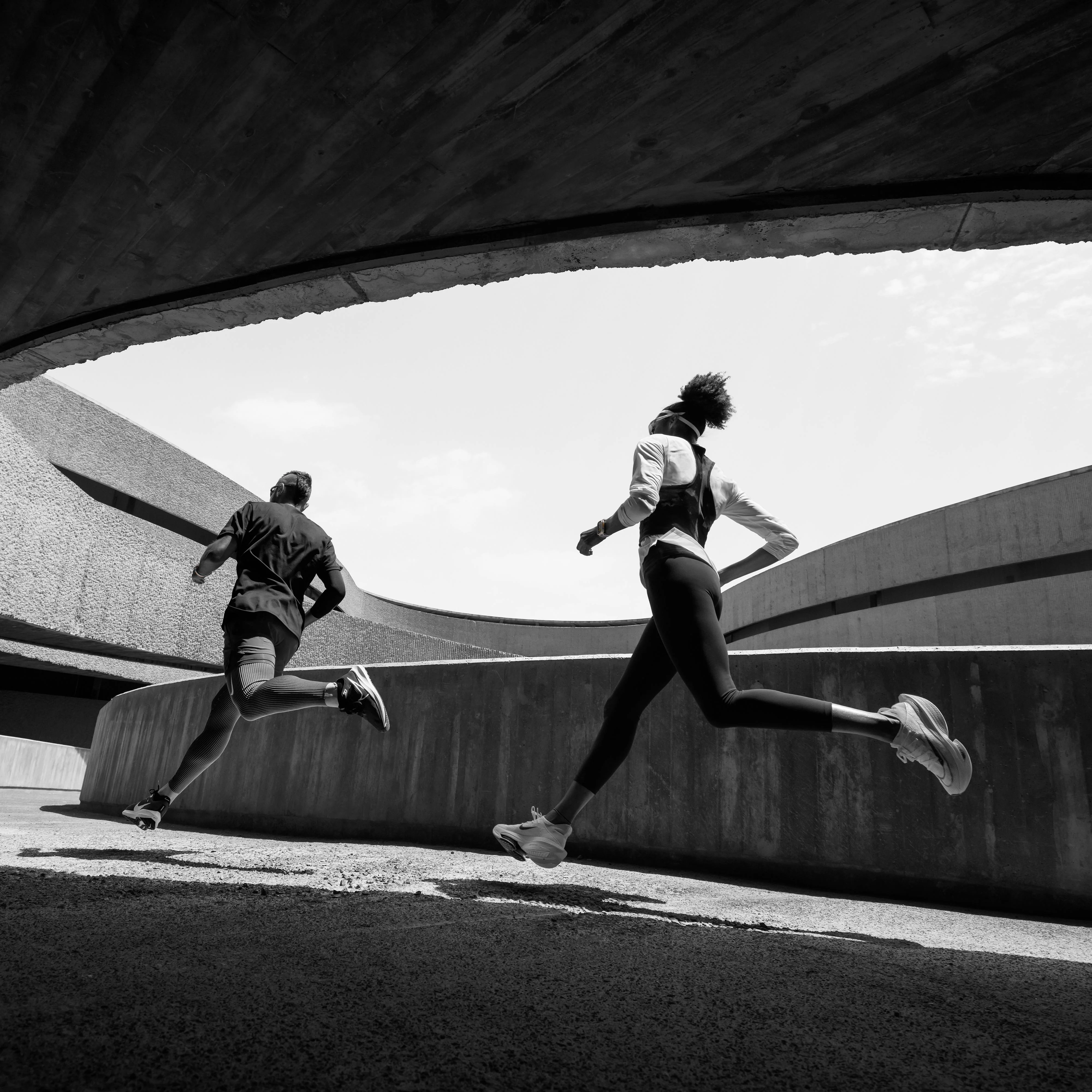 Apple Watch Ultra 2 (GPS + Cellular) - Caja de titanio de 49 mm - Correa Loop Alpine azul - Talla S - Image 4