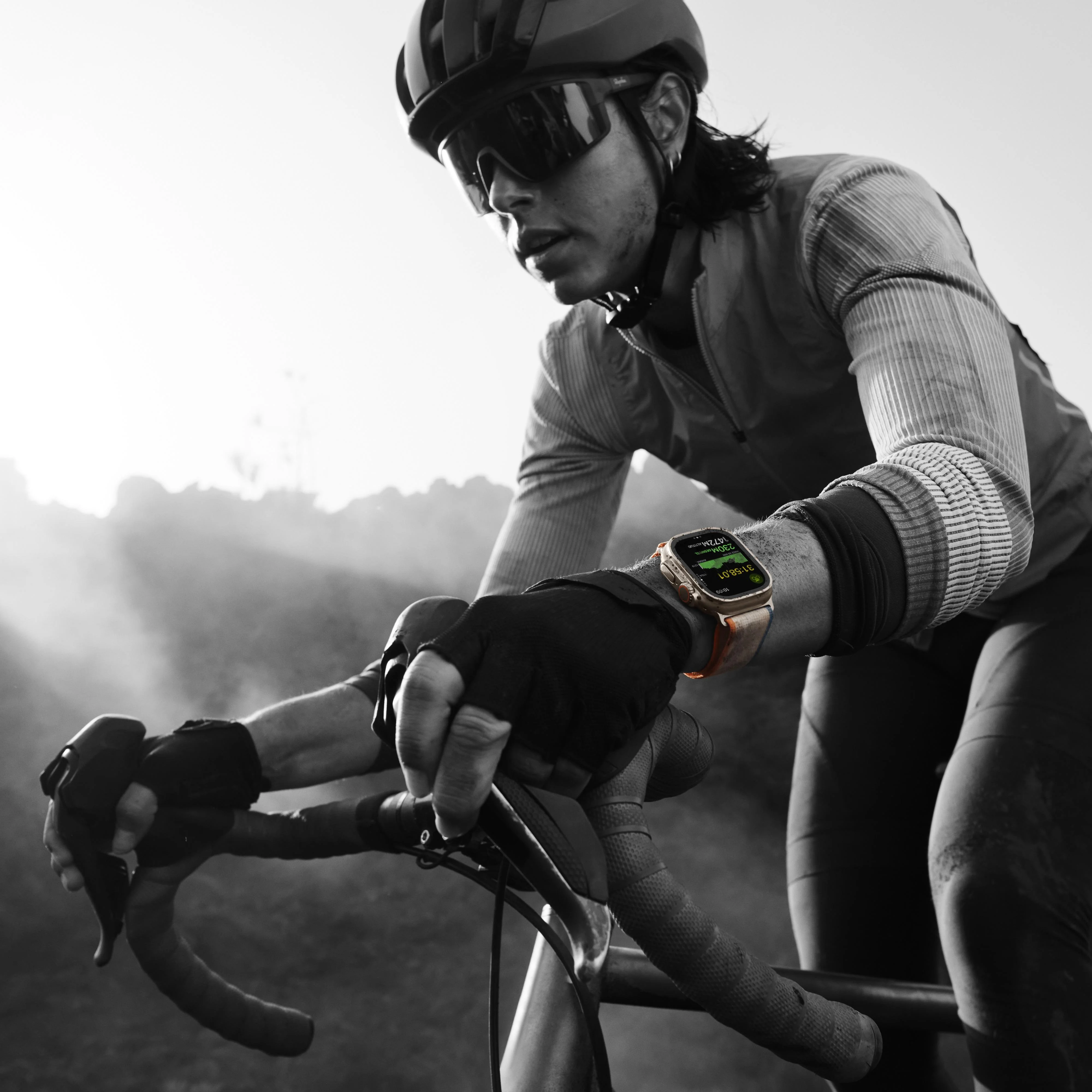 Apple Watch Ultra 2 (GPS + Cellular) - Caja de titanio de 49 mm - Correa Loop Alpine verde oliva - Talla L - Image 5