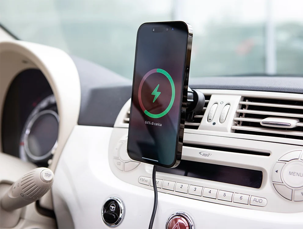 Cargador para coche con Magsafe de INTECAT - Image 5