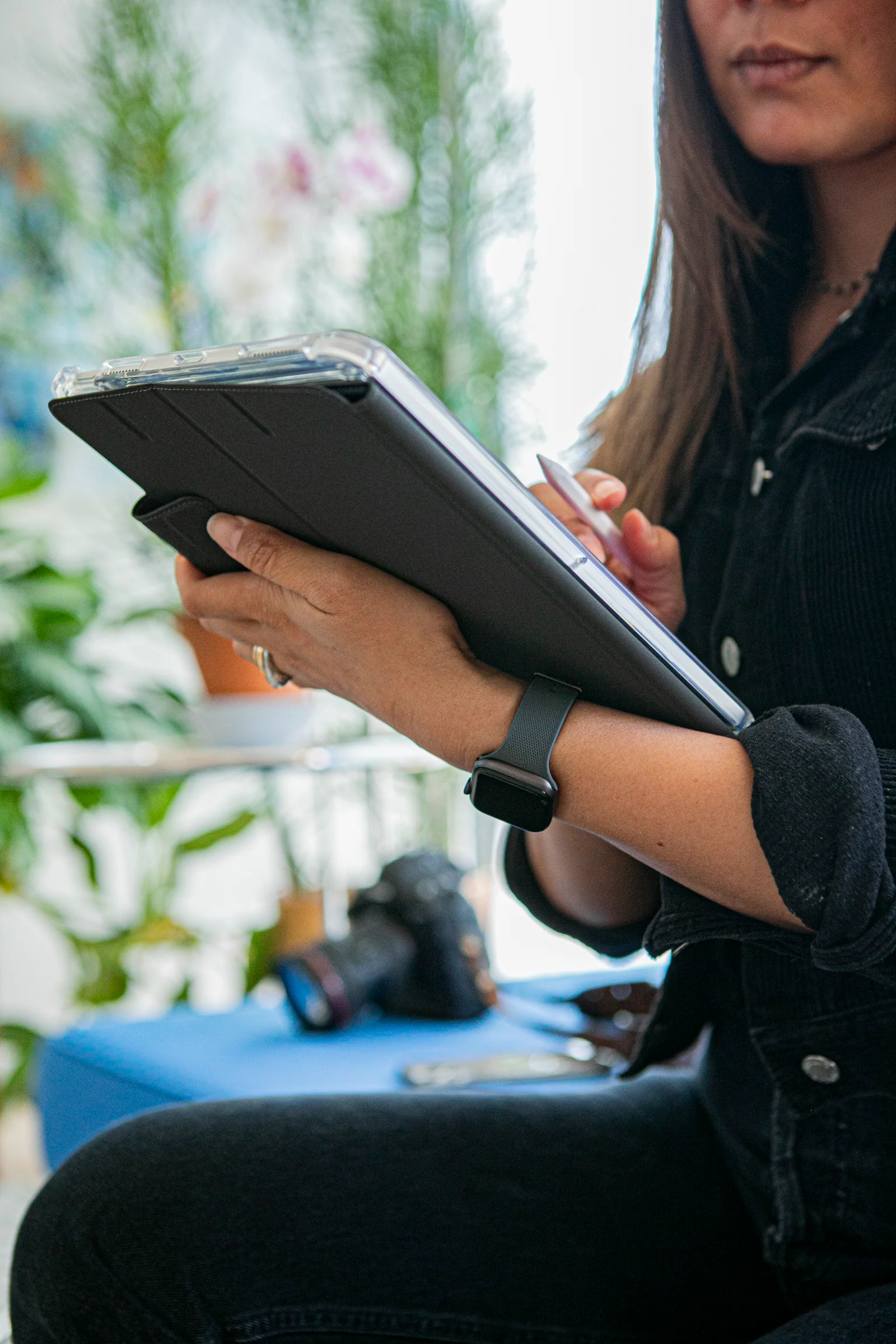 Funda para iPad Pro 12,9 pulgadas (5.ª generación) Lucent de UAG - Azul - Image 8
