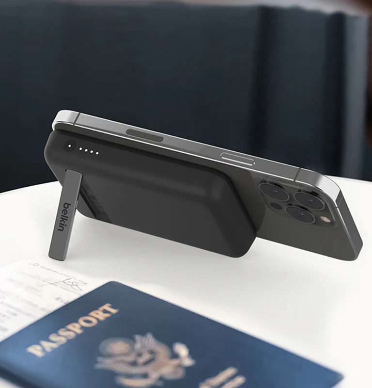 Batería externa inalámbrica y magnética con soporte 5.000 mAh BoostCharge de Belkin - Negro - Image 6